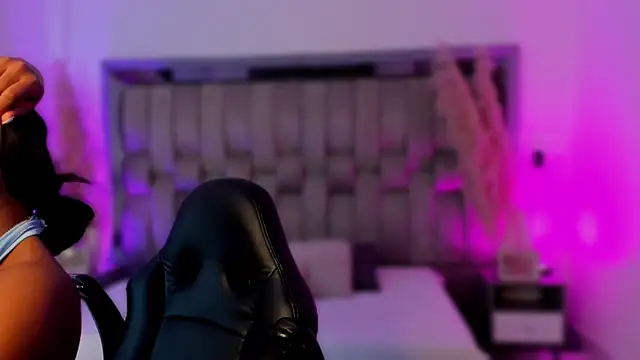 ChaynnaCooper online show from 12-21-25, 04:08