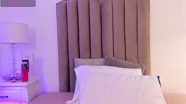 SamanthaFerrer   online show from 02-06-25, 08:02