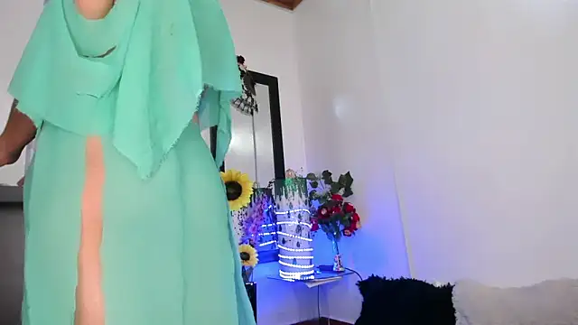 Snapshot of Chanel_shaw chatting on 12-24-24, 01:28 Chanel shaw online show from 12-24-24, 01:28