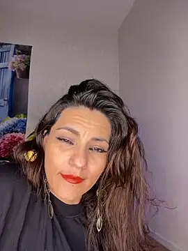 Snapshot of Chanel_shaw chatting on 10-21-25, 08:20 Chanel shaw online show from 10-21-25, 08:20