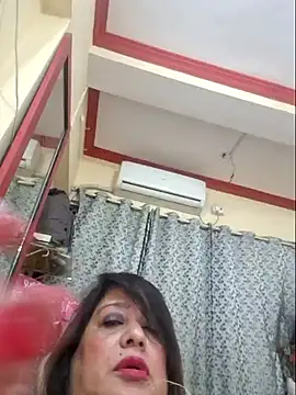 Snapshot of Hot_Queen77 chatting on 01-05-25, 06:56 Hot Queen77 online show from 01-05-25, 06:56