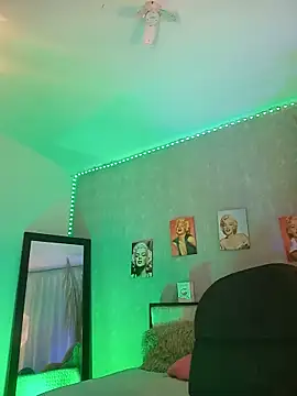 nahiarapalmer19 online show from 09-11-25, 10:43