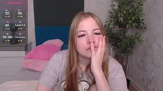 Snapshot of JennyyHot chatting on 12-02-25, 04:18 JennyyHot online show from 12-02-25, 04:18