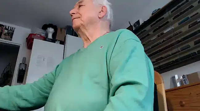 Snapshot of utilisasinus chatting on 01-21-25, 12:29 utilisasinus online show from 01-21-25, 12:29