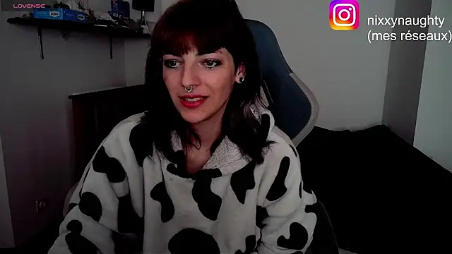 Snapshot of Nixxy_naughty chatting on 01-08-25, 06:31 Nixxy naughty online show from 01-08-25, 06:31