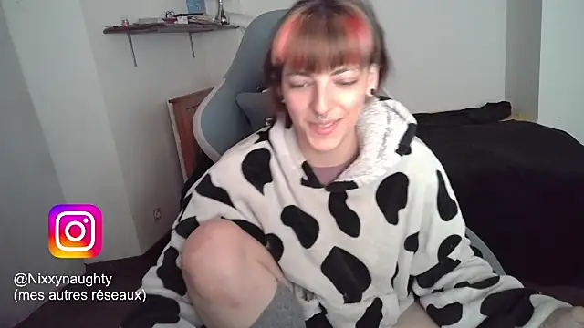 Snapshot of Nixxy_naughty chatting on 03-11-25, 10:31 Nixxy naughty online show from 03-11-25, 10:31