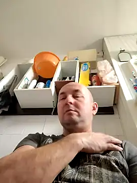 Snapshot of intx800 chatting on 01-25-25, 11:44 intx800 online show from 01-25-25, 11:44