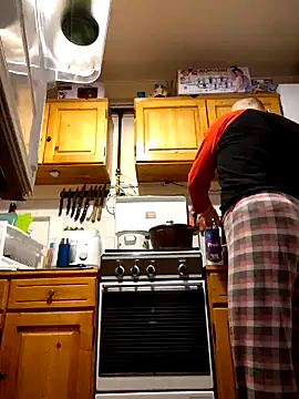 Snapshot of intx800 chatting on 02-13-25, 03:07 intx800 online show from 02-13-25, 03:07