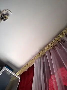 Snapshot of intx800 chatting on 09-28-25, 12:10 intx800 online show from 09-28-25, 12:10