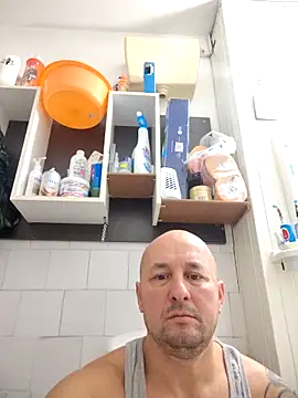 Snapshot of intx800 chatting on 10-05-25, 05:28 intx800 online show from 10-05-25, 05:28