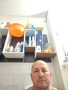 Snapshot of intx800 chatting on 10-17-25, 02:15 intx800 online show from 10-17-25, 02:15