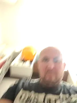 Snapshot of intx800 chatting on 10-21-25, 02:40 intx800 online show from 10-21-25, 02:40