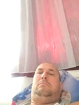 Snapshot of intx800 chatting on 10-27-25, 10:30 intx800 online show from 10-27-25, 10:30