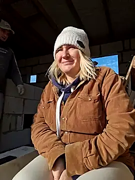 Snapshot of -Schweppes- chatting on 11-01-25, 11:34 -Schweppes- online show from 11-01-25, 11:34