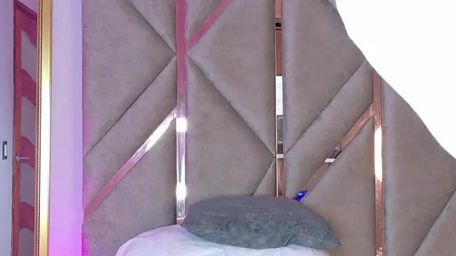 Snapshot of Lola_King chatting on 03-19-25, 08:23 Lola King online show from 03-19-25, 08:23