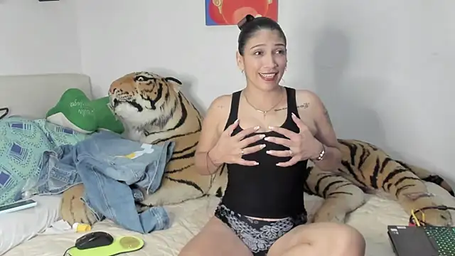 Snapshot of micaelajones chatting on 03-07-25, 08:55 micaelajones online show from 03-07-25, 08:55