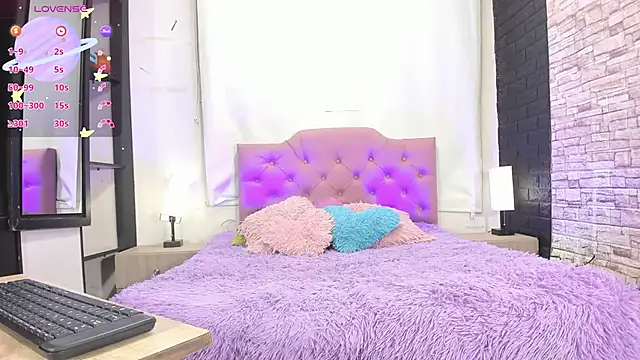 Snapshot of kitty_queen10 chatting on 12-20-25, 04:52 kitty queen10 online show from 12-20-25, 04:52