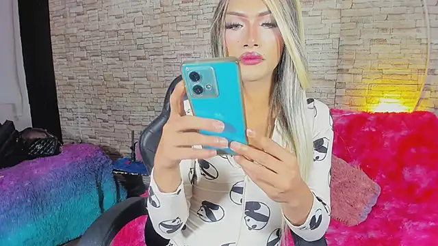 Snapshot of kitty_queen10 chatting on 02-20-26, 06:26 kitty queen10 online show from 02-20-26, 06:26