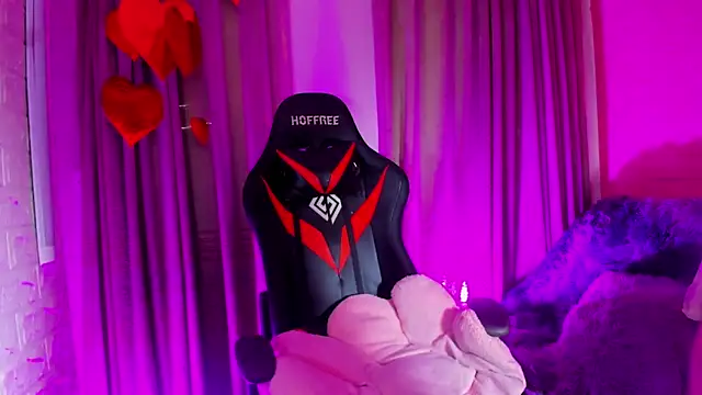 Snapshot of kitty_queen10 chatting on 02-21-26, 10:11 kitty queen10 online show from 02-21-26, 10:11