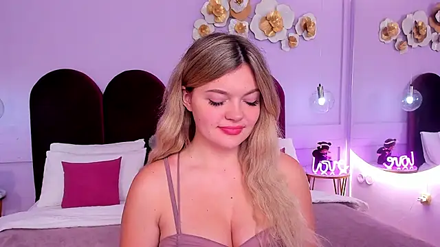 Snapshot of ZaraBloom chatting on 10-14-25, 03:35 ZaraBloom online show from 10-14-25, 03:35