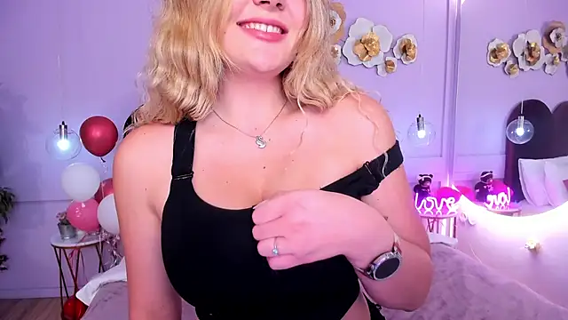 Snapshot of ZaraBloom chatting on 11-21-25, 03:27 ZaraBloom online show from 11-21-25, 03:27