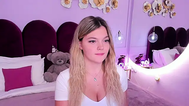 Snapshot of ZaraBloom chatting on 12-05-25, 03:30 ZaraBloom online show from 12-05-25, 03:30