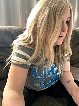 PuckBunny17 online show from 10-10-25, 05:45