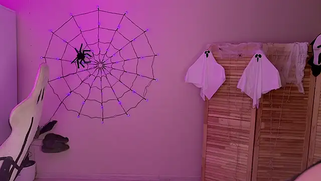 Miss Mia Murr online show from 10-30-25, 05:20