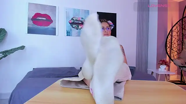 Snapshot of Angela_donnato chatting on 09-17-25, 03:19 Angela donnato online show from 09-17-25, 03:19