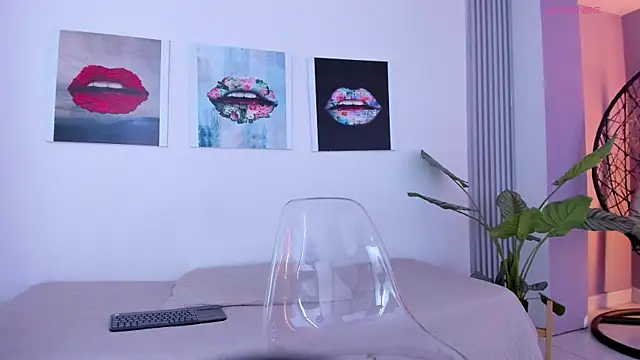 Snapshot of Angela_donnato chatting on 10-31-25, 03:40 Angela donnato online show from 10-31-25, 03:40