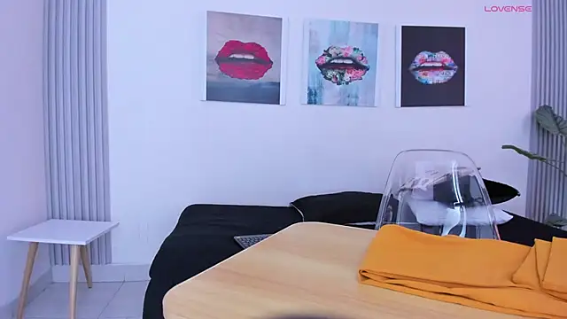 Snapshot of Angela_donnato chatting on 11-05-25, 03:28 Angela donnato online show from 11-05-25, 03:28