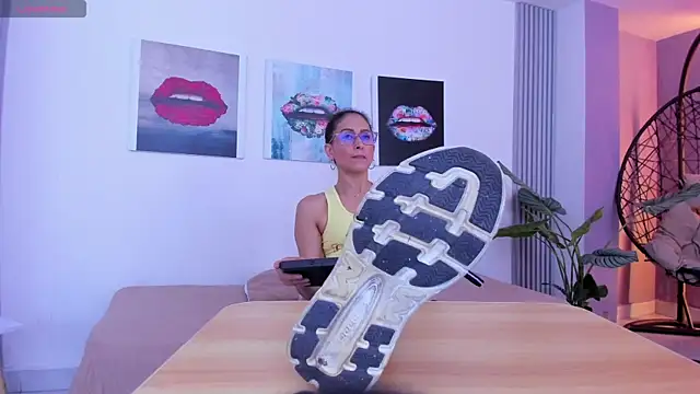 Snapshot of Angela_donnato chatting on 11-19-25, 03:28 Angela donnato online show from 11-19-25, 03:28