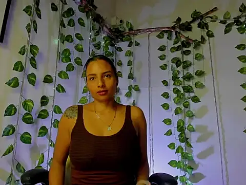 Snapshot of mykaelahoney chatting on 09-16-25, 01:17 mykaelahoney online show from 09-16-25, 01:17