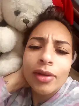 Snapshot of mykaelahoney chatting on 10-31-25, 03:02 mykaelahoney online show from 10-31-25, 03:02