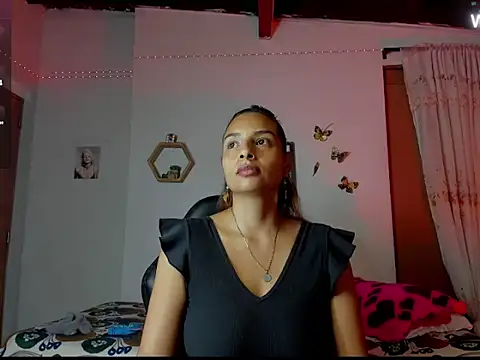 Snapshot of mykaelahoney chatting on 11-13-25, 06:01 mykaelahoney online show from 11-13-25, 06:01