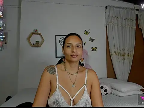 Snapshot of mykaelahoney chatting on 11-24-25, 04:56 mykaelahoney online show from 11-24-25, 04:56