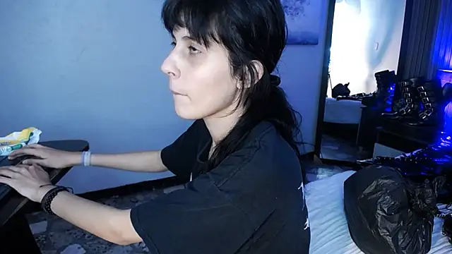 bellatrix25 online show from 12-27-24, 08:07