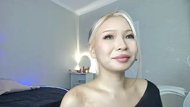 Snapshot of RileyMee chatting on 02-28-25, 01:15 RileyMee online show from 02-28-25, 01:15