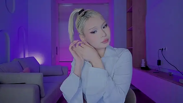 Snapshot of RileyMee chatting on 09-23-25, 12:52 RileyMee online show from 09-23-25, 12:52