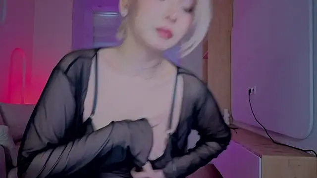 Snapshot of RileyMee chatting on 10-03-25, 12:13 RileyMee online show from 10-03-25, 12:13