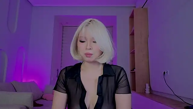 Snapshot of RileyMee chatting on 10-17-25, 01:35 RileyMee online show from 10-17-25, 01:35