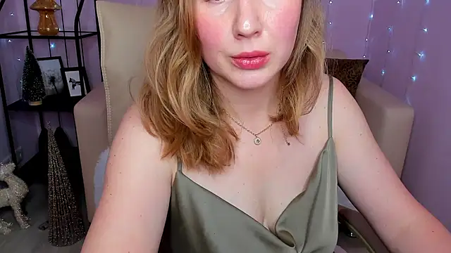 Snapshot of Helens_love chatting on 12-15-24, 05:34 Helens love online show from 12-15-24, 05:34