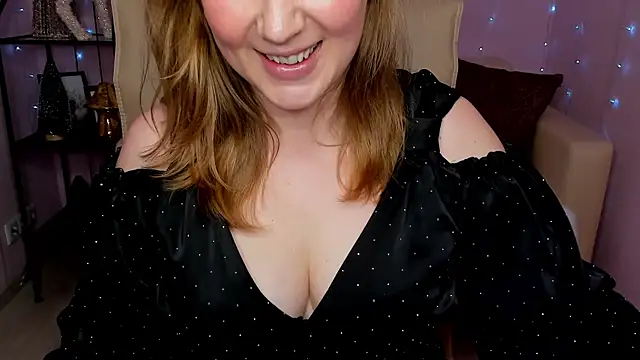 Snapshot of Helens_love chatting on 01-06-25, 01:31 Helens love online show from 01-06-25, 01:31