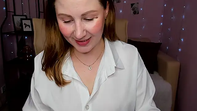 Snapshot of Helens_love chatting on 02-06-25, 02:00 Helens love online show from 02-06-25, 02:00