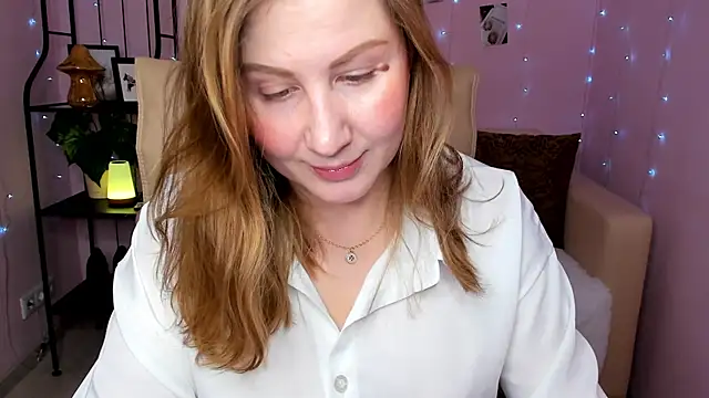 Snapshot of Helens_love chatting on 02-21-25, 01:44 Helens love online show from 02-21-25, 01:44