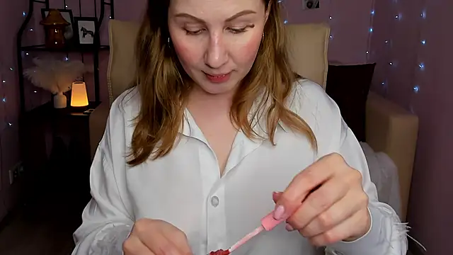 Snapshot of Helens_love chatting on 03-21-25, 02:18 Helens love online show from 03-21-25, 02:18