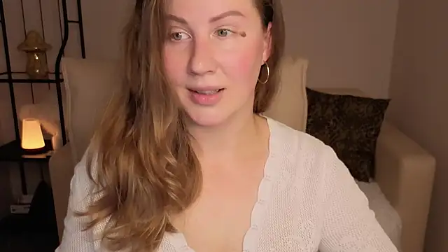 Snapshot of Helens_love chatting on 09-25-25, 01:31 Helens love online show from 09-25-25, 01:31