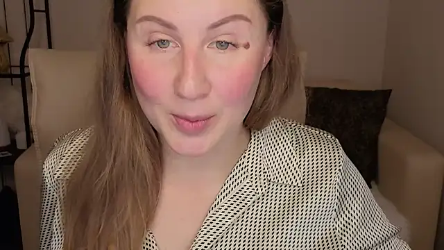 Snapshot of Helens_love chatting on 10-16-25, 01:28 Helens love online show from 10-16-25, 01:28