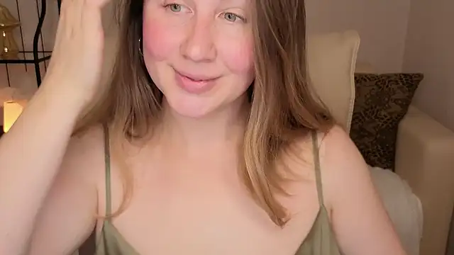 Snapshot of Helens_love chatting on 10-18-25, 01:30 Helens love online show from 10-18-25, 01:30