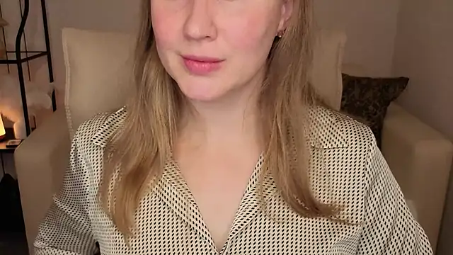 Snapshot of Helens_love chatting on 10-19-25, 12:44 Helens love online show from 10-19-25, 12:44